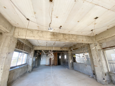 天井の配線の様子です