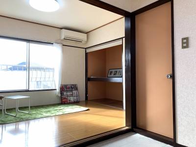 及川球場のサッカーや野球も見えます