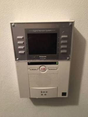 モニタ付きインターホンでオートロックもこれで解除できます。