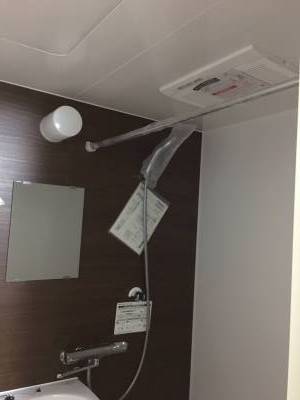 浴室乾燥機付きの新品の浴室で洗濯物も乾きます。