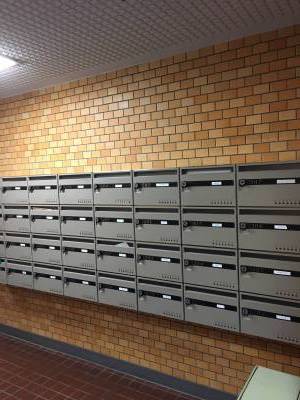 ダイヤル式の集合ポストです。