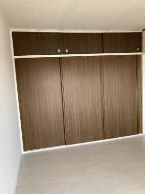 リビング　フローリング　大容量クローゼット有