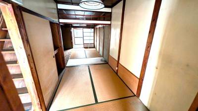 1階南和室　棚付き和室で収納もしっかり