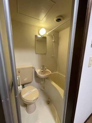 コンパクトな3点ユニットバス