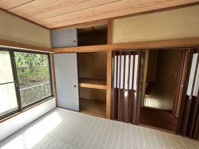 二階の部屋から階段踊り場