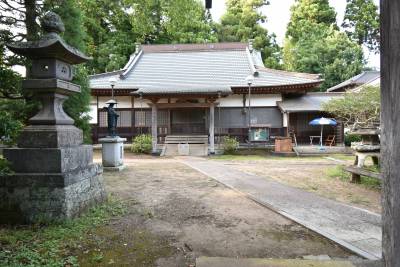 お隣の地蔵院入り口まで徒歩１分です。