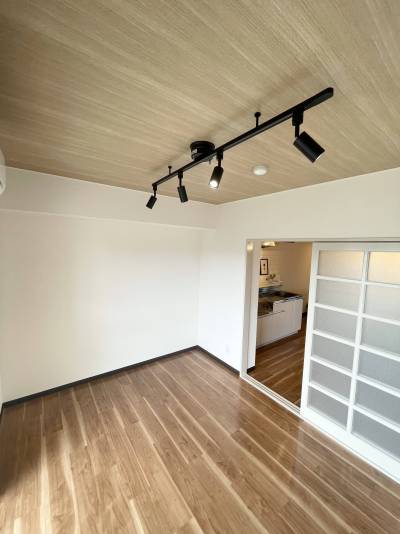 こちらもお好きな照明をつけて自分だけの気に入りのお部屋に！