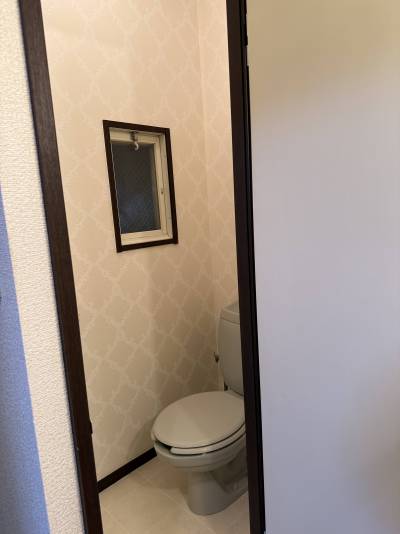 トイレもシックに快適に整えています