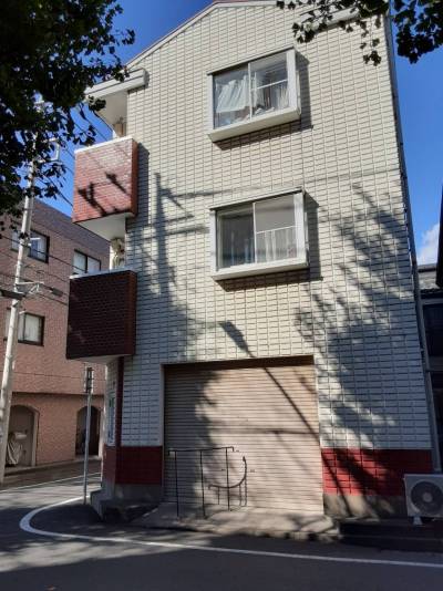 外観
全部屋角部屋で採光が最高に保たれていますね。