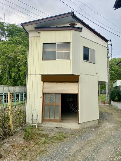 大きなシャッター付きの開口部で荷物搬入がラクラク