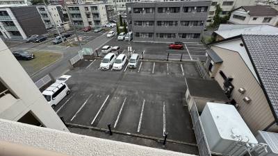 敷地内駐車場1台分無料！