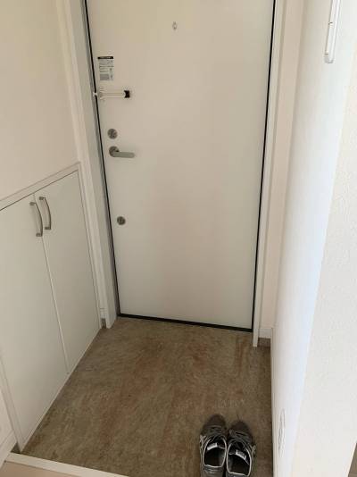 玄関。この部屋は向きが反対になります。