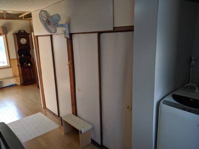 壁掛け扇風機　洗濯機　天井部屋への階段