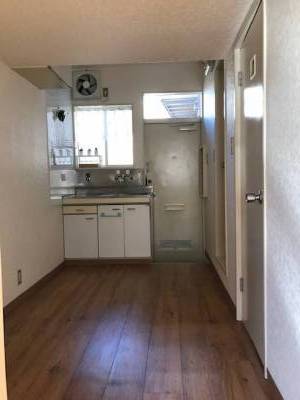 玄関・キッチン