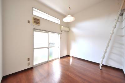 ロフト付きのお部屋になります。