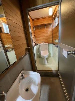 トイレとその隣に独立洗面台