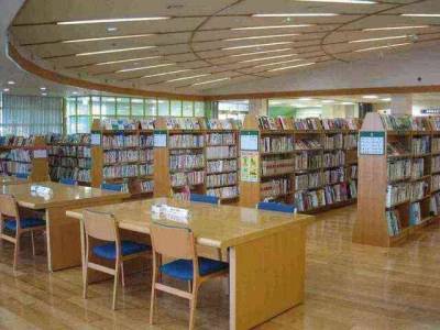 瑞浪市民図書館。物件から徒歩5分。