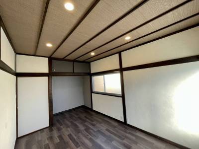 照明をダウンライトに変更しました。