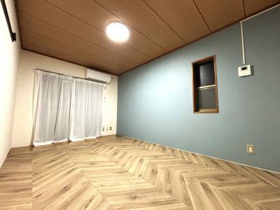 照明、レースカーテン・エアコンは据え付けの機器備品になります