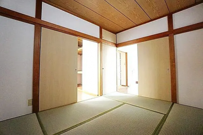 写真は同型の203号室間取りです左右反転あるものの参考下さい