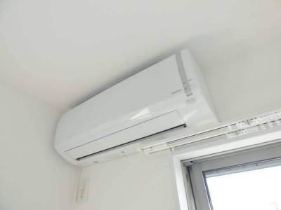 エアコン。クリーニング済み。この部屋は向きが反対になります。