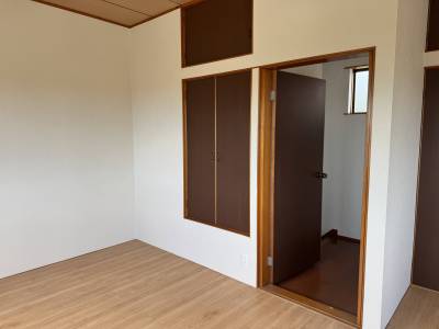 2階洋室には二つ目の収納あり。