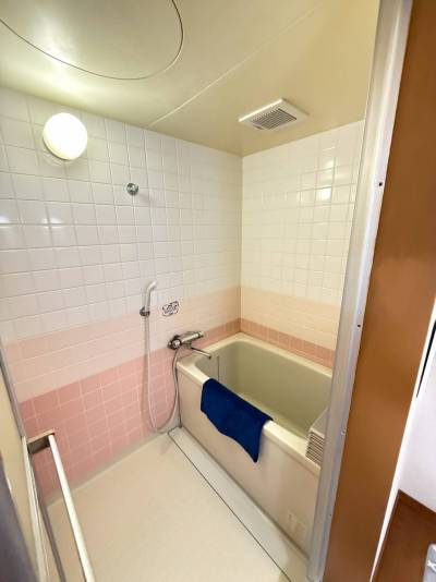 トイレに窓もあり、明るく湿気も篭りません。