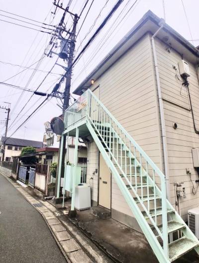 こちらのお部屋専用の外階段があります！