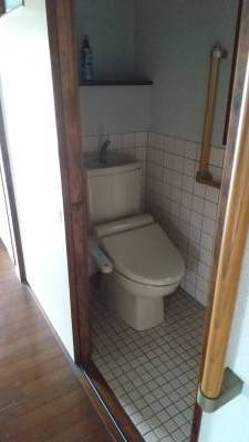 １階トイレ、ウォシュレット付き