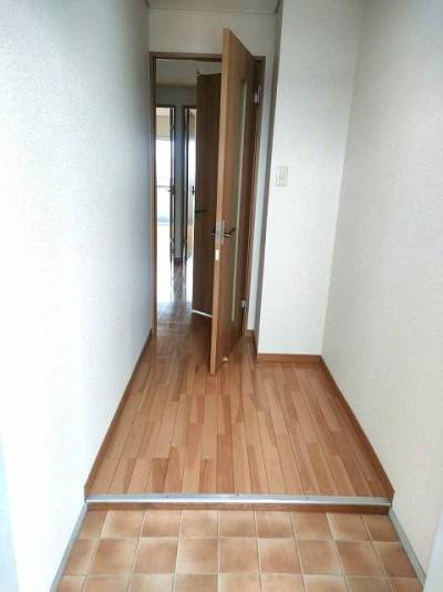 すっきりとした玄関ホール