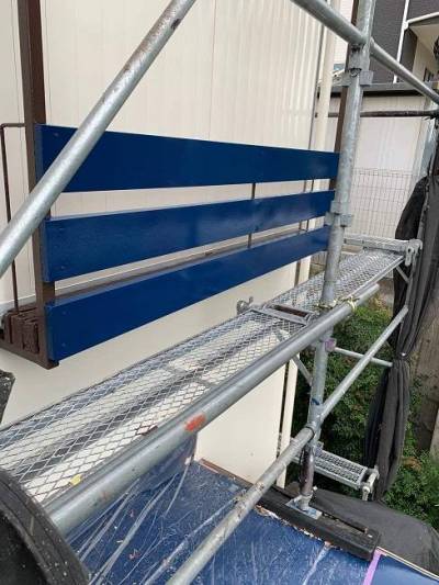 2019/11月外壁塗装、白に濃青で仕上げました