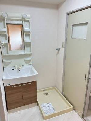 独立洗面台と室内洗濯機置き場があってとても便利