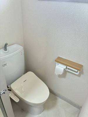 シンプルなトイレ