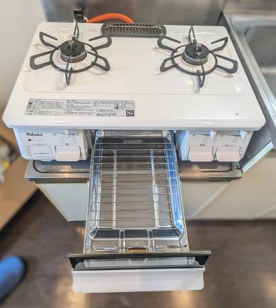 2口コンロ。魚もしっかり焼けます。