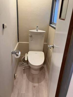 ウォシュレット付き広々トイレ