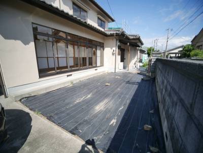 過ごしやすい縁側と接続した庭！週末は仲間でBBQ如何ですか？