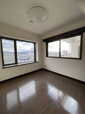 2面窓、眺め良く、夕陽や海が見えます