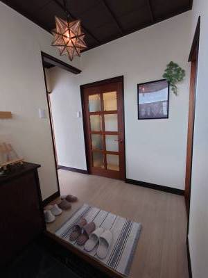 エジソンバルブが灯す、あたたかな入口。