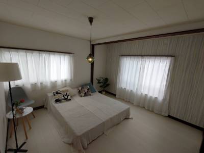 やさしい光と音に包まれる寝室。