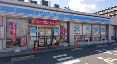 ローソン京都城陽郵便局前店　徒歩5分