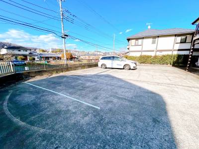 敷地内に駐車場もあります！