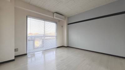 壁紙も交換したばかりでキレイです