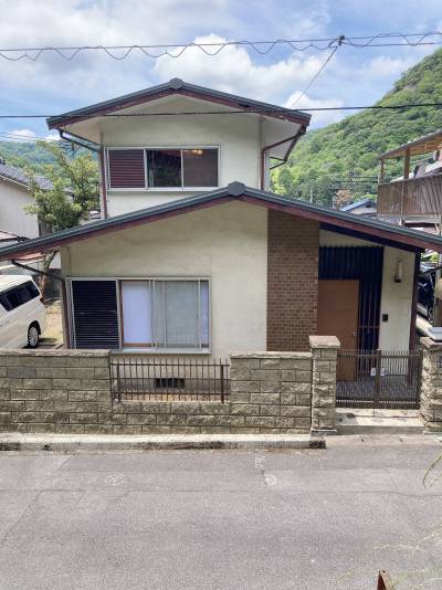 前面道路はほとんど車の往来なし