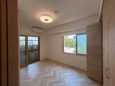 プライベートを大切にできる、落ち着いた寝室をイメージです。　