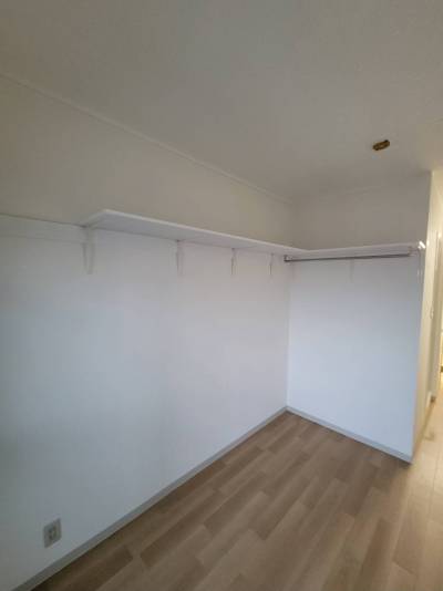 オープンクローゼット　結構服をかけられます