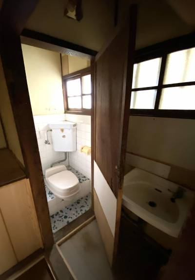 トイレは洋室便座設置済、独立洗面台