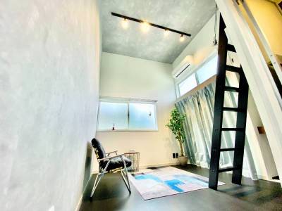 ライティングレールで落ち着いた雰囲気