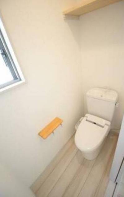 トイレ　もちろん温水洗浄便座付きです