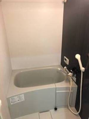 バスは追い炊き機能、浴室乾燥機能付き


