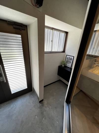 靴置き場はちょっと目隠しに